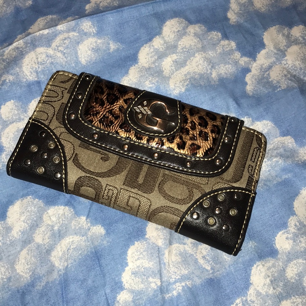 💗HP💗 G by Guess vintage wallet